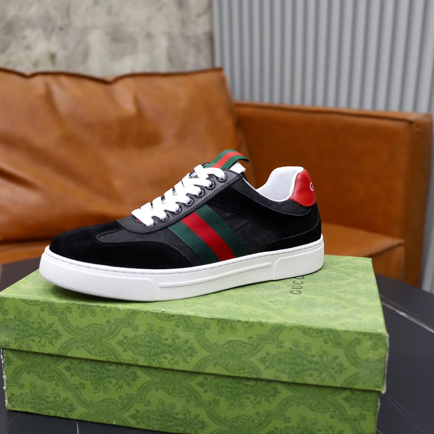 Ex-factory price: 440💰🙅‍♂️🙅‍♂️🙅‍♂️ Brand: GUCCI Standard code: 38-44 (45 customized) Grade: Same as the official website Material: Original material splicing Comfortable and breathable lining Lightweight and wear-resistant sports outsole Style category: Men's fashionable casual shoes Running sneakers Distinguished luxury brand elements Top luxury Color: actual picture color